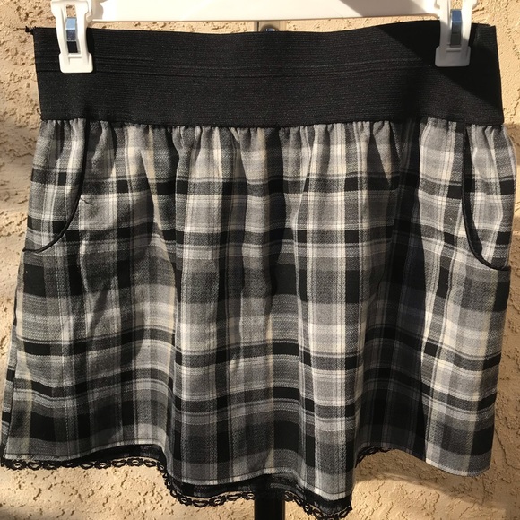 Plaid Skirt - Picture 1 of 6
